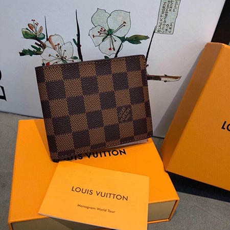 LV クラシック フォー ブラザーズ ショート スタイル。クラシックで時代を超越したホットなスタイル。最新のカウンター イエロー パッケージには、カード スロットが内蔵されています。