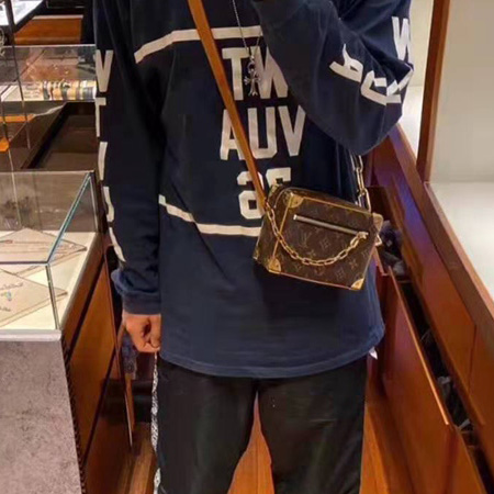 LV スーパーレプリカ コンパクト ラゲッジ 20歳 30歳 ルイ・ヴィトンの定番モノグラムをあしらったレディース ショルダーバッグ サイズ18cm×12cm「YOOXブランド」