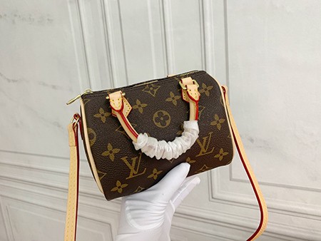 LV ハンドバッグ レザー：16×11×9 cm