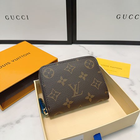 LV クラシック ウォレット このジッパー付き小銭入れは、小銭、クレジットカード、折りたたんだ紙幣を収​​納できるコンパクトなサイズで、ボディのポケットにも簡単に入れることができます。小さいです。