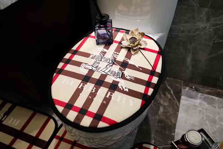 burberry 激安 パロディ 専門 店 バーバリー バスルーム 3 点セット: ドアマット 50*75cm、バスルームのドア、シンク、さまざまなドアの便座マット 40*51cm、しっかりと固定され、滑りにくい、U 字型マット 58*50cm
