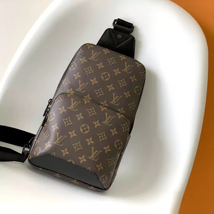 LV N41719 ヘイジュ N41718 老眼チェストバッグ シリーズ AVENUE ショルダーバッグ このダミエ グラフィット キャンバス ショルダー バッグは、都会の生活に最適です。小さくてファッショナブルで、カジュアルで自由な態度を示します。左肩でも右肩でも背負える「スマート」なショルダーストラップのデザイン。形状設計により持ち運びの快適性が向上し、ダブルジッパー開閉設計により貴重品を安全に収納できます。