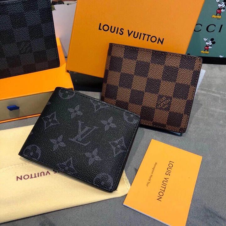 LV クラシック フォー ブラザーズ ショート スタイル。クラシックで時代を超越したホットなスタイル。最新のカウンター イエロー パッケージには、カード スロットが内蔵されています。