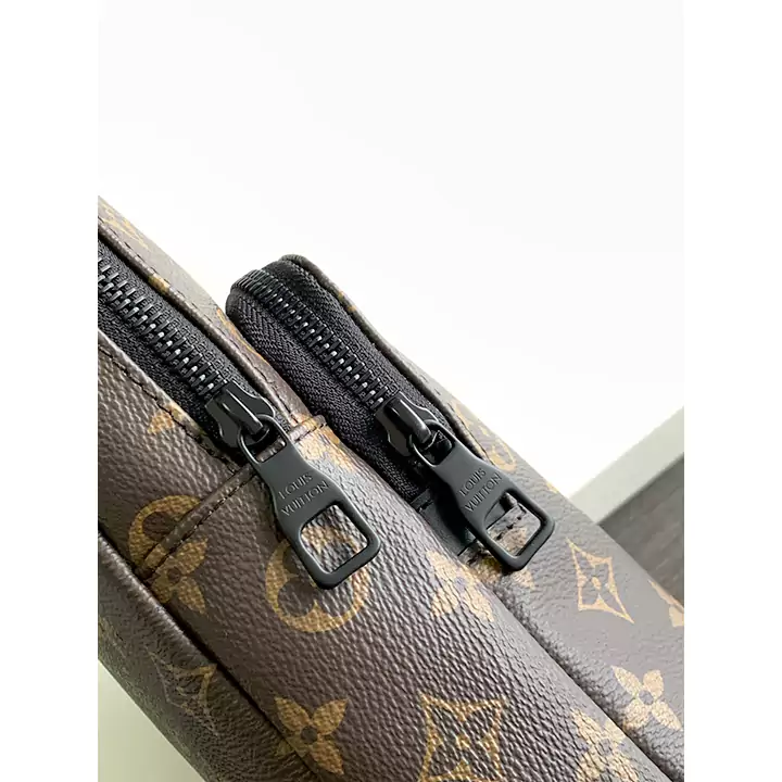 LV N41719 ヘイジュ N41718 老眼チェストバッグ シリーズ AVENUE ショルダーバッグ このダミエ グラフィット キャンバス ショルダー バッグは、都会の生活に最適です。小さくてファッショナブルで、カジュアルで自由な態度を示します。左肩でも右肩でも背負える「スマート」なショルダーストラップのデザイン。形状設計により持ち運びの快適性が向上し、ダブルジッパー開閉設計により貴重品を安全に収納できます。