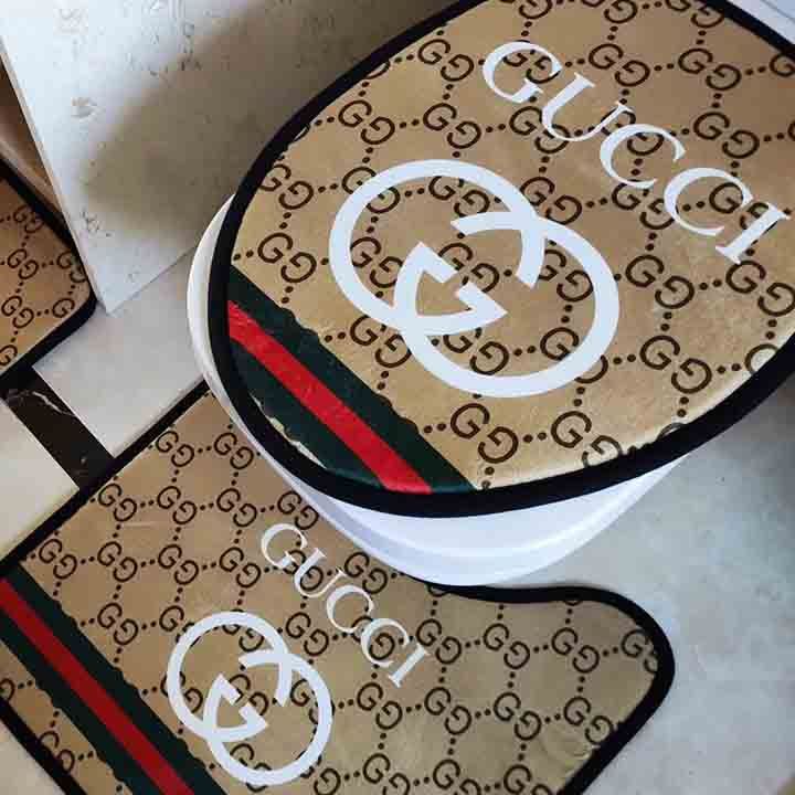 グッチ ハイブランド 安い コピー GUCCI バスルーム 3 点セット: ドアマット 50*75cm、バスルームのドア、浴槽、さまざまな出入り口に自由に適用できます、便座マット 40*51cm、しっかりと固定され、滑りにくい、U 字型マット 58*50cm