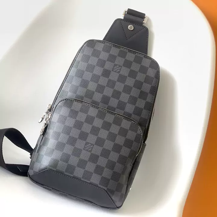 LV N41719 ヘイジュ N41718 老眼チェストバッグ シリーズ AVENUE ショルダーバッグ このダミエ グラフィット キャンバス ショルダー バッグは、都会の生活に最適です。小さくてファッショナブルで、カジュアルで自由な態度を示します。左肩でも右肩でも背負える「スマート」なショルダーストラップのデザイン。形状設計により持ち運びの快適性が向上し、ダブルジッパー開閉設計により貴重品を安全に収納できます。