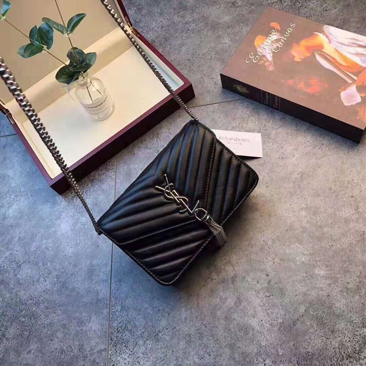 新しい 女子 40 代 50 代 イヴ・サンローラン Yves Saint Laurent レディース 羊革 ショルダーバッグ YSL チェーン付き タッセル型 ウォレット  サイズ22×15