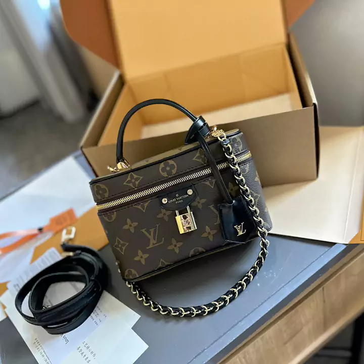 LV 2024の新しいバニティPMメイクアップケースソフトボックスは、近年、本当にますます大きくなり、デザインはユニークで、クラシックでコンパクトで、さまざまなレトロな色と装飾が施されています。ここ数年で最も優れたデザインの1つ。