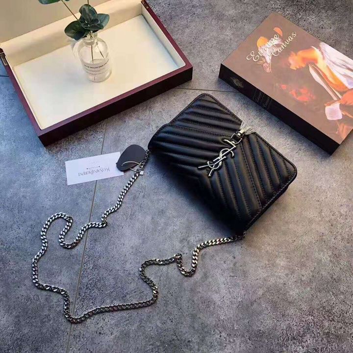 新しい 女子 40 代 50 代 イヴ・サンローラン Yves Saint Laurent レディース 羊革 ショルダーバッグ YSL チェーン付き タッセル型 ウォレット  サイズ22×15