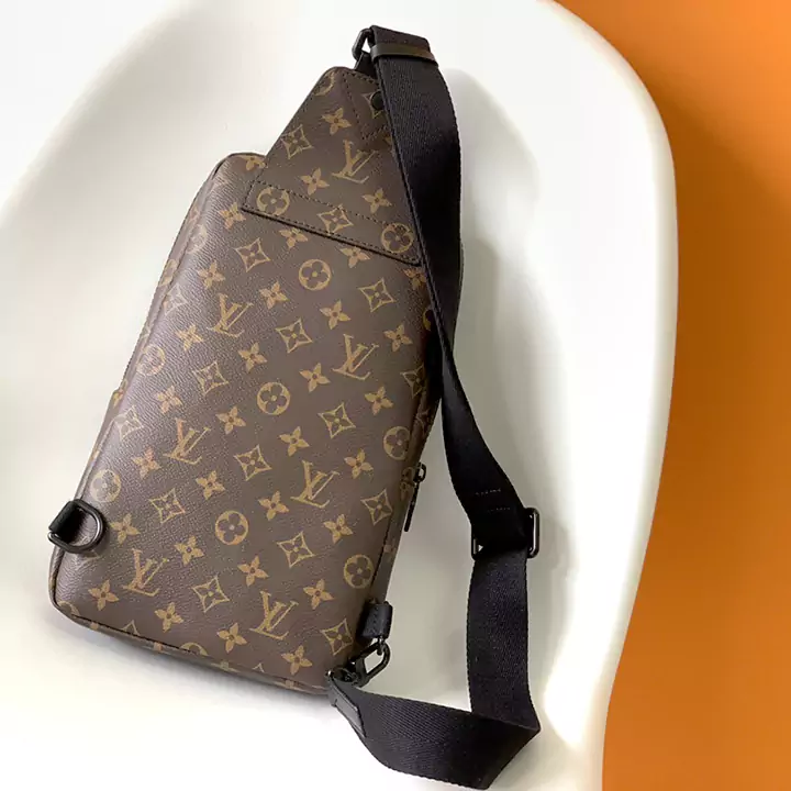 LV N41719 ヘイジュ N41718 老眼チェストバッグ シリーズ AVENUE ショルダーバッグ このダミエ グラフィット キャンバス ショルダー バッグは、都会の生活に最適です。小さくてファッショナブルで、カジュアルで自由な態度を示します。左肩でも右肩でも背負える「スマート」なショルダーストラップのデザイン。形状設計により持ち運びの快適性が向上し、ダブルジッパー開閉設計により貴重品を安全に収納できます。