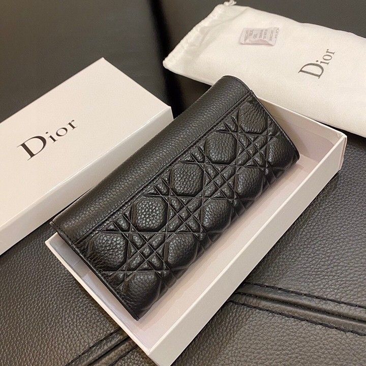 ディオール | dior カラー ブラック ディオール 牛革 型押し財布 牛革 質感と感触 最高級のオリジナルキャビネット 容量 最高級の牛革 サイズ 19x10cm