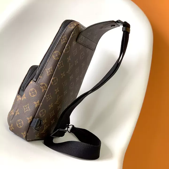 LV N41719 ヘイジュ N41718 老眼チェストバッグ シリーズ AVENUE ショルダーバッグ このダミエ グラフィット キャンバス ショルダー バッグは、都会の生活に最適です。小さくてファッショナブルで、カジュアルで自由な態度を示します。左肩でも右肩でも背負える「スマート」なショルダーストラップのデザイン。形状設計により持ち運びの快適性が向上し、ダブルジッパー開閉設計により貴重品を安全に収納できます。