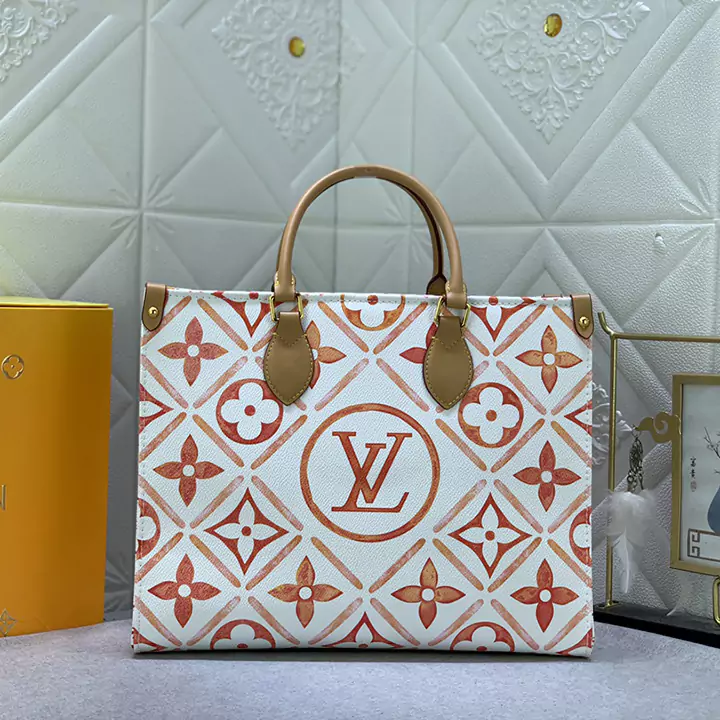 LV アップグレードされたオリジナル M24834 M45495 この OnTheGo ミディアム ハンドバッグは Nautical シリーズから来ており、牛革を使用して海洋スタイルのインスピレーションを表現しています。フロントのLV文字をセーラーノットに変形させ、ロープの質感を立体的な刺繍で表現しています。背面にはルイ・ヴィトンのマルティエが刻印されています。