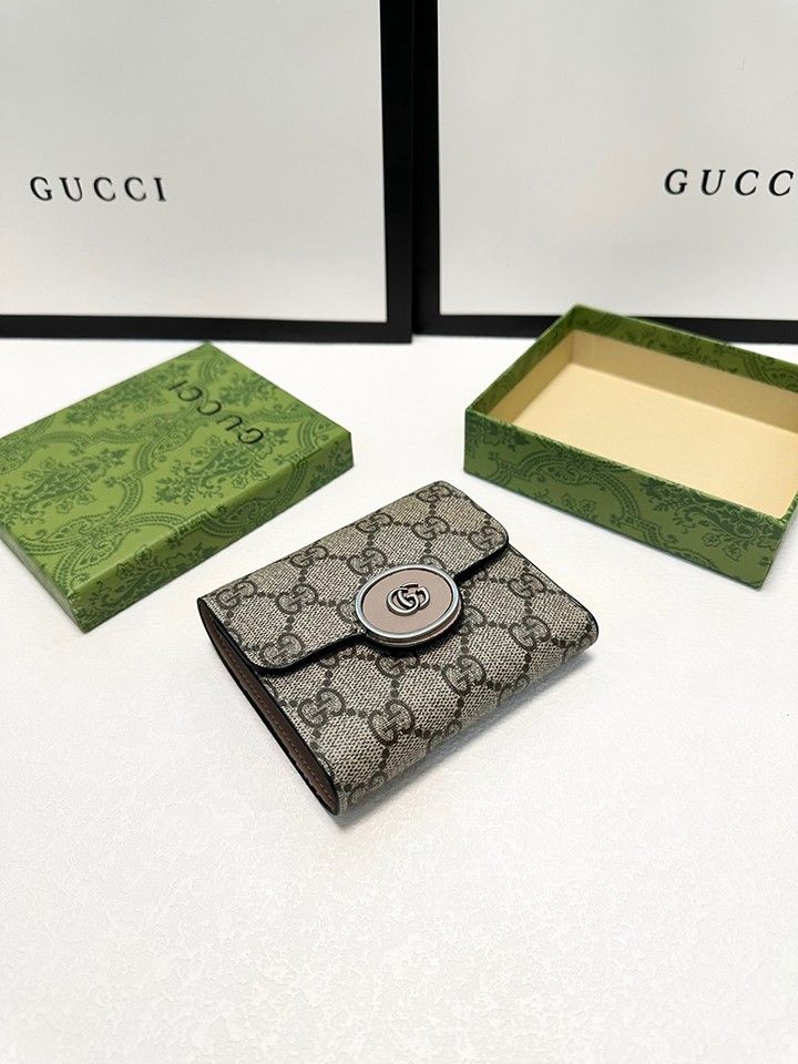 革のサイズ 11x10cm カラー ブラック GUCCIの人気牛革とPVCのショート三つ折り財布 クラシックなスタイル 細かい細工 耐摩耗性、耐久性、優れた感触